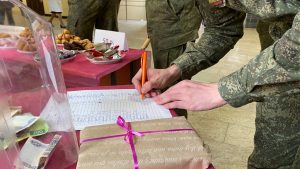 Студенты ВУЦ подготовили участникам СВО подарки к новогоднему столу