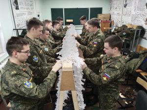 Студенты ВУЦ адаптируют производство масксетей под изменившиеся условия